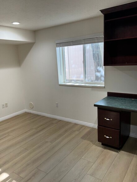 Building Photo - 1117 E 200 S