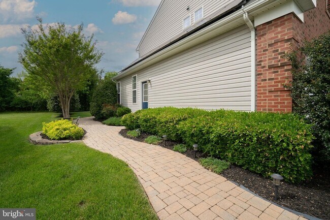 Building Photo - 10955 Southcoate Village Dr