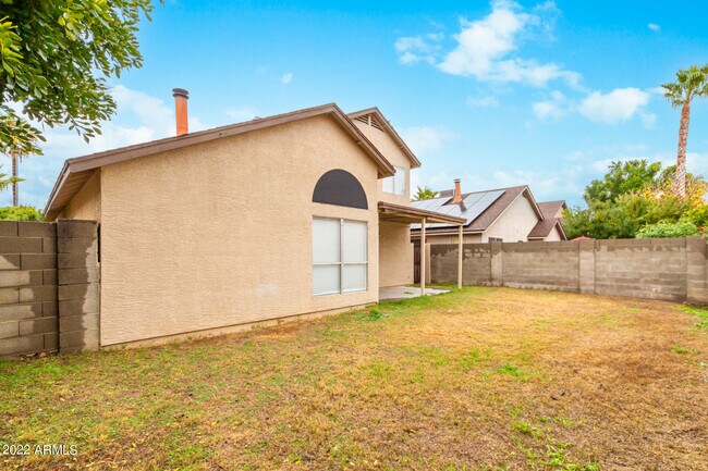 Building Photo - 509 E Rimrock Dr