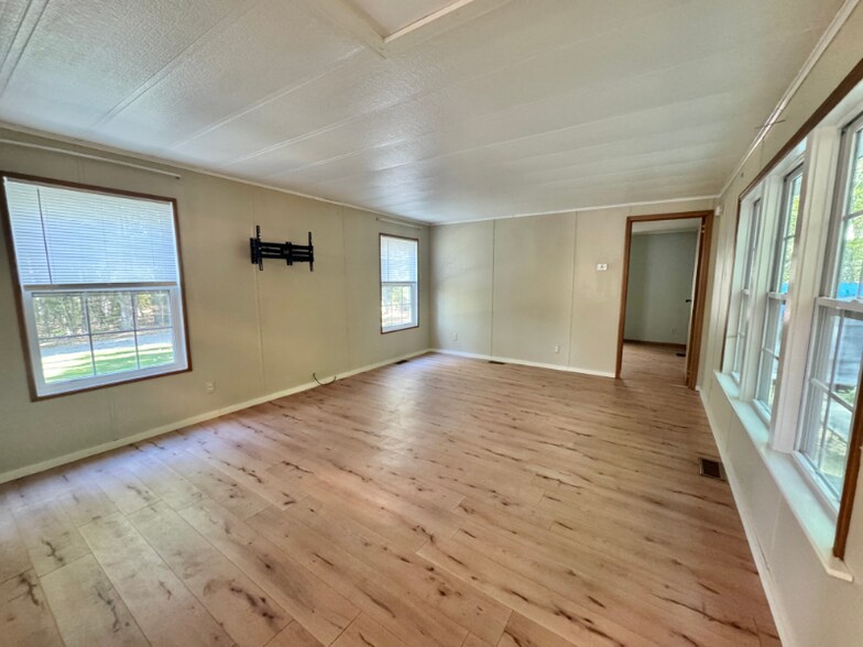 Building Photo - 24 Oakwood Ln