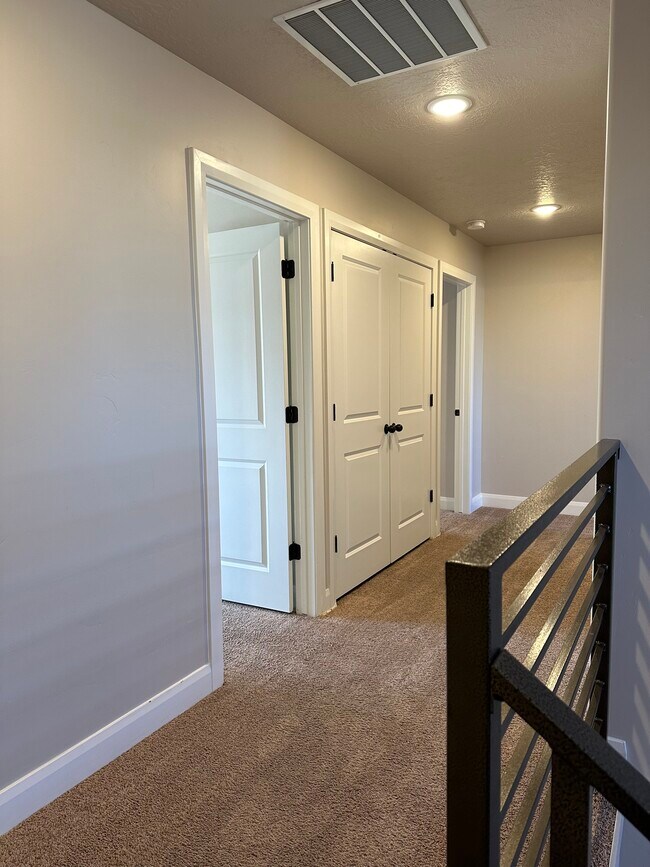 Building Photo - 3083 W 1750 S