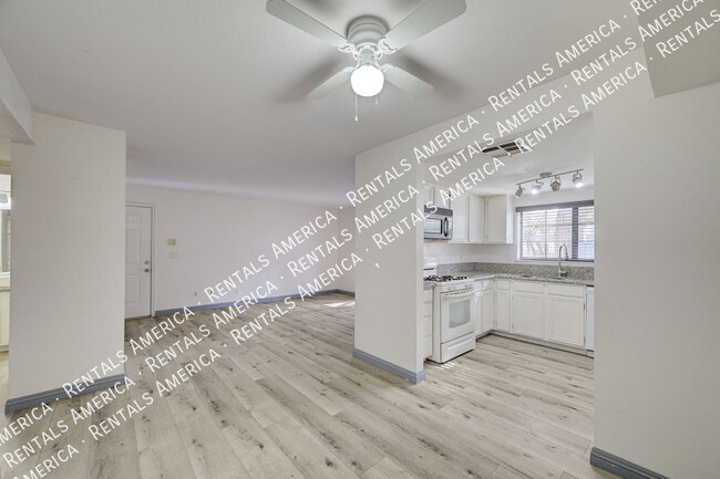 Building Photo - 101 Luna Way