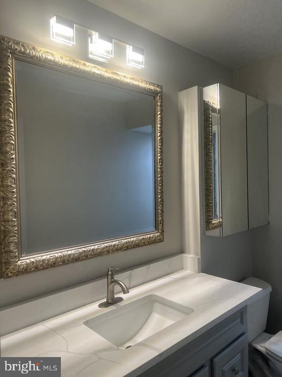 Building Photo - 3 Lakecrest Cir