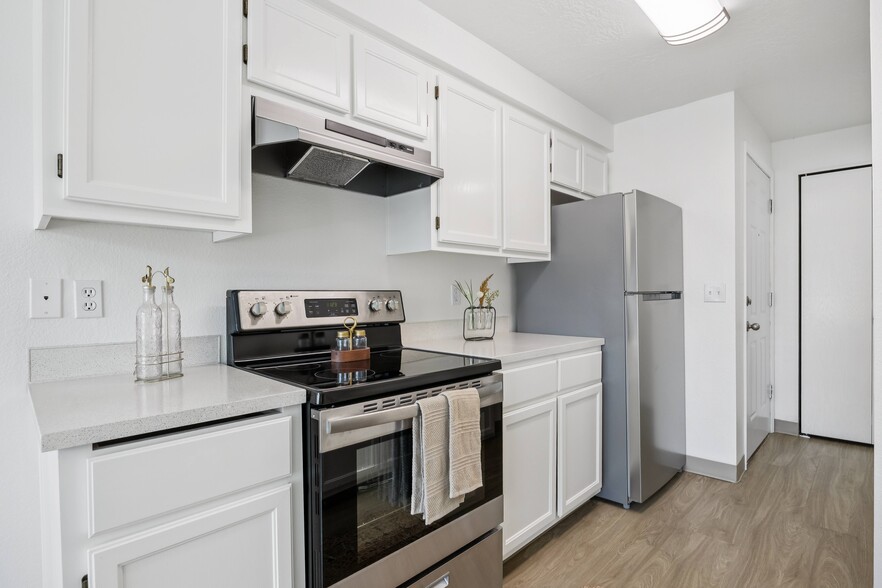 Building Photo - Reflections Hidden Creek Apartments