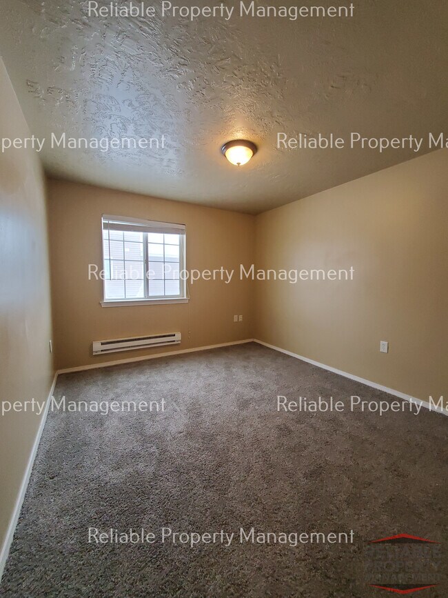 Building Photo - 577 Caribou St