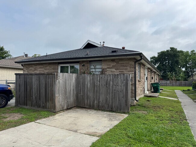 Building Photo - 6467 Park Manor Dr