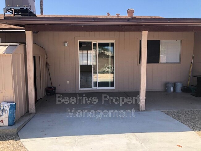 Building Photo - 4022 E Pecan Rd