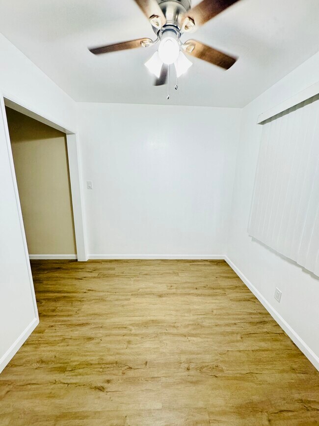 UNIT #3 DINE-IN KITCHEN - 14758 Blythe St