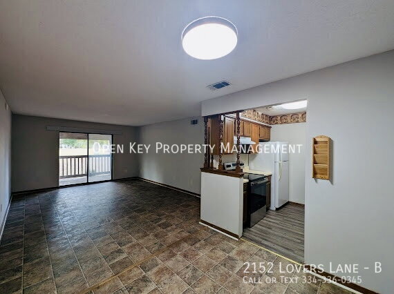 Building Photo - 2152 Lovers Ln