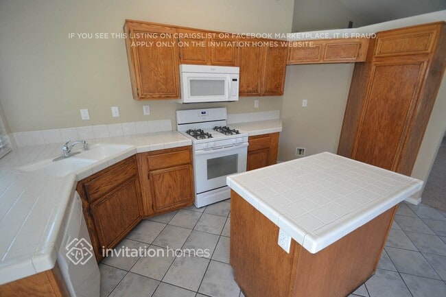 Building Photo - 2593 W Fairview Dr