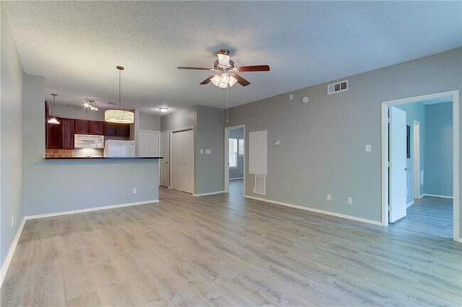 Building Photo - 808 W 29th St