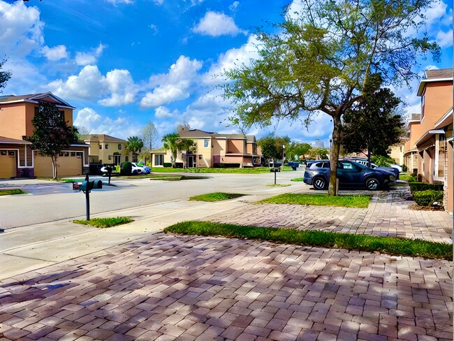 Building Photo - 1307 Priory Cir