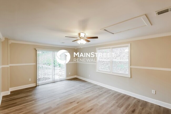 Building Photo - 438 Westchester Dr