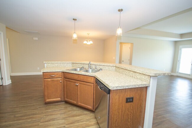 Building Photo - Spacious Full Brick in Athens City Limits!...