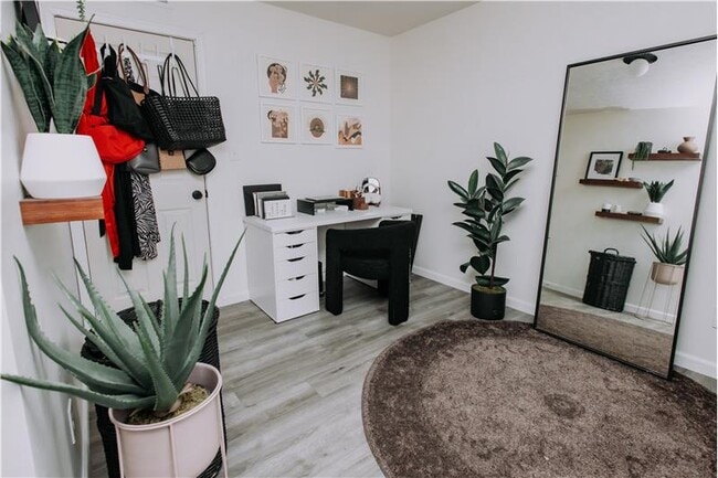 Building Photo - 1930 Independence Rd