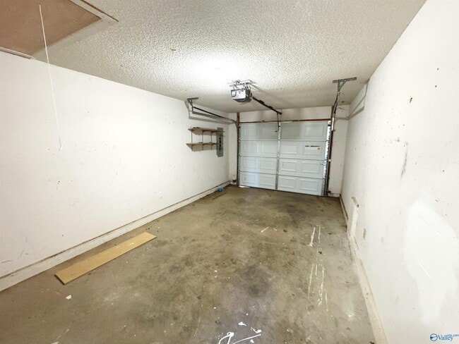 Building Photo - 103 Whisperwood Ln