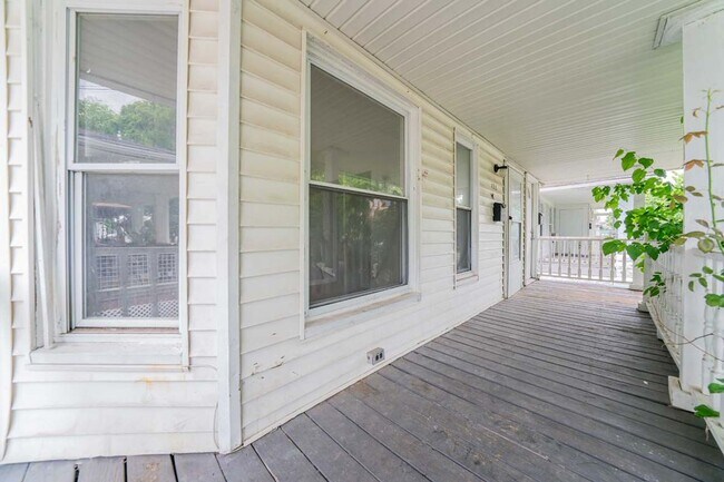 Building Photo - 4310 Daisy Ave
