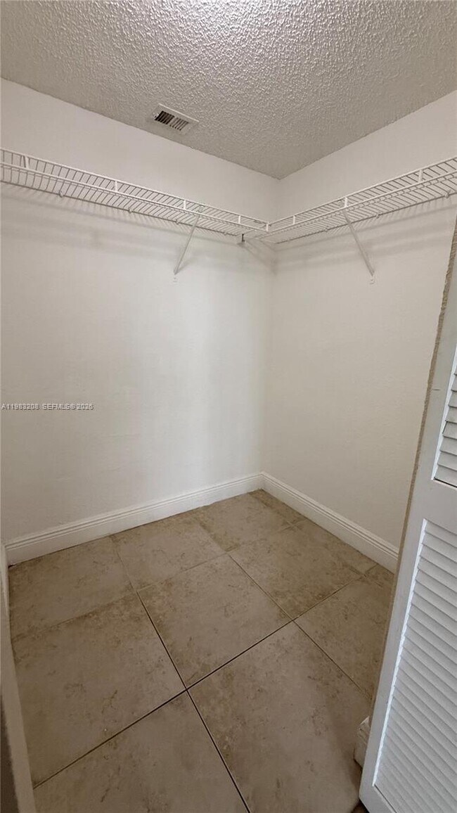 Building Photo - 1500 Lake Crystal Dr