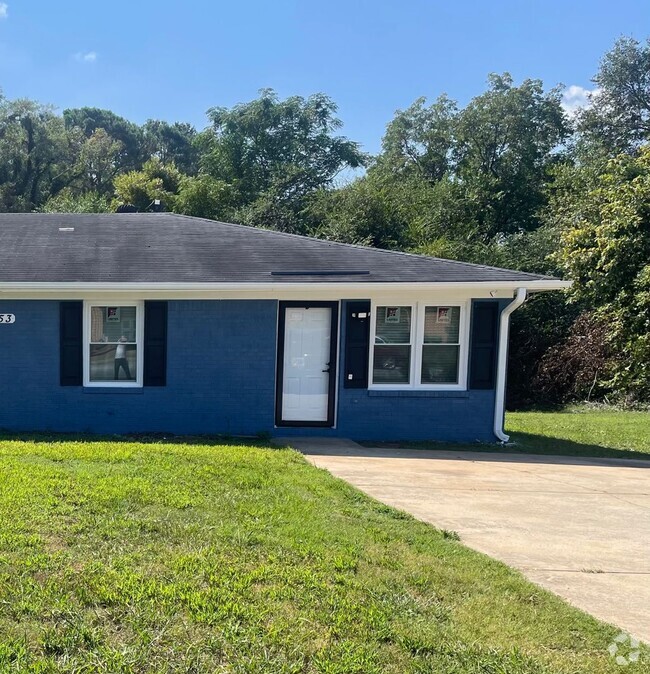 Building Photo - Duplex in Newnan