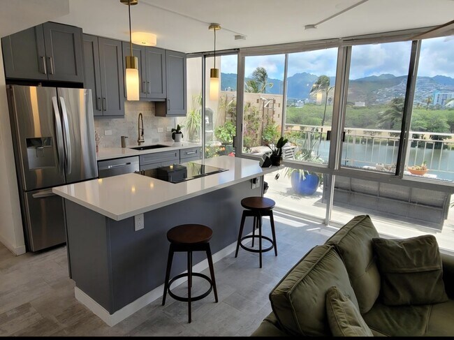Building Photo - 2415 Ala Wai Blvd