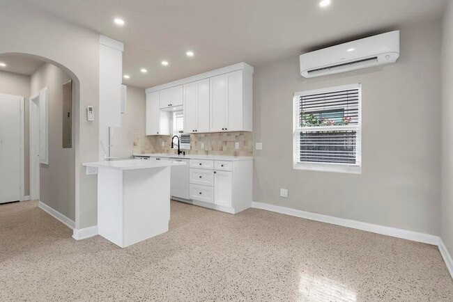 Building Photo - 17 Ocean Breeze