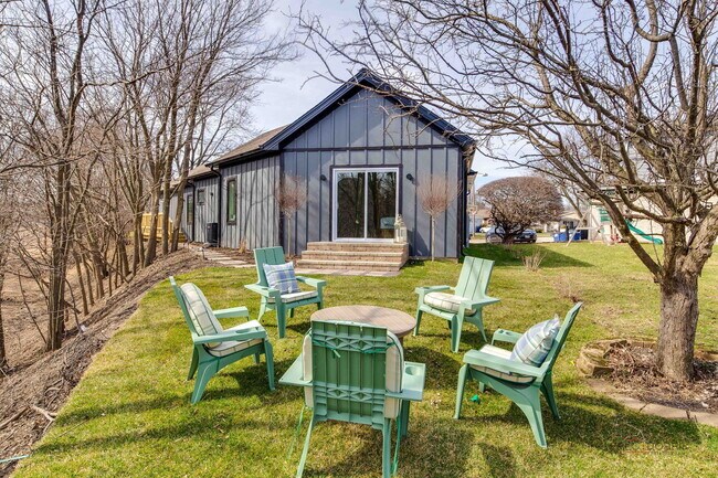 Building Photo - 19 Marina Dr