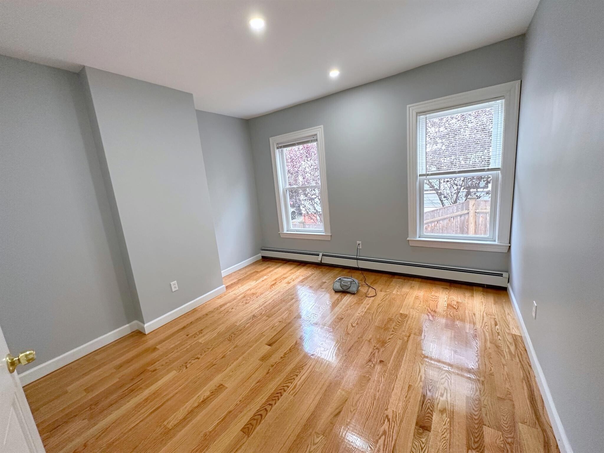 Building Photo - 295 Windsor St