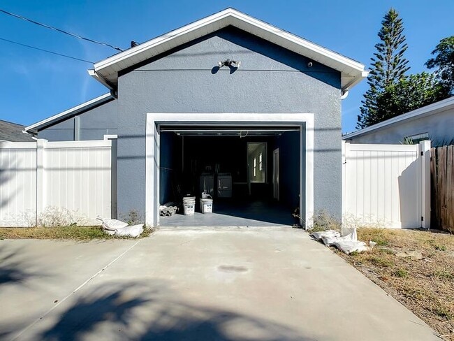 Building Photo - 4650 10th Ave S