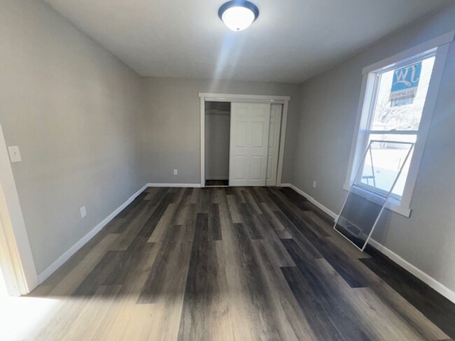 Building Photo - Fully renovated!
