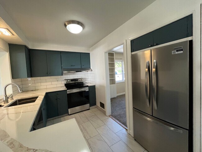 Building Photo - Charming 3-Bedroom Home with Bonus Room in Prime Beaverton Location Cedar Hills Neighborhood!!!