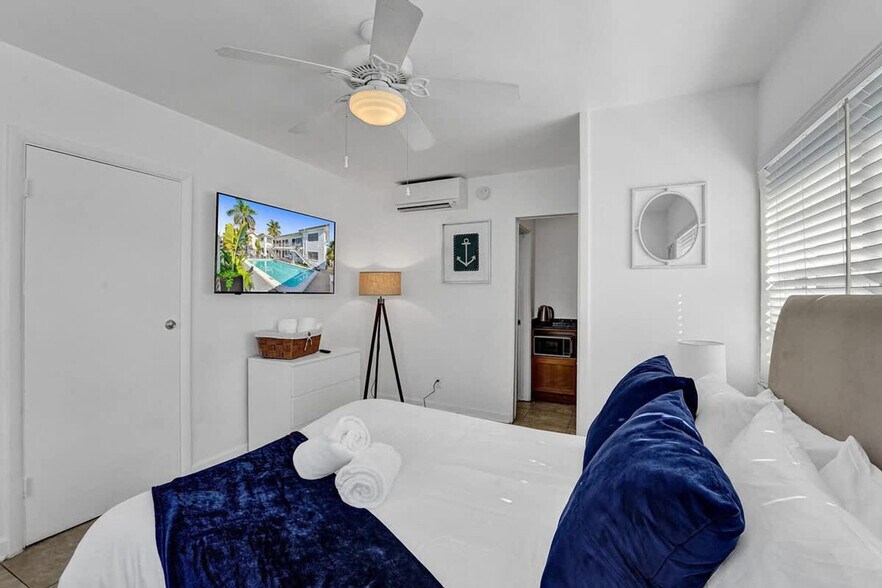 Building Photo - 335 Desoto St