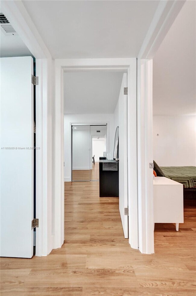 Building Photo - 815 NE 28th St