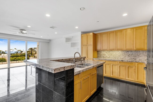 Building Photo - 3 Bed 3 Bath Ocean View, Penthouse "Mark Singer" Residence in Downtown Laguna Beach