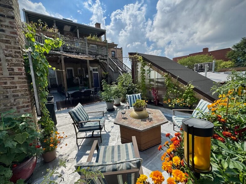 Building Photo - 2716 W North Ave