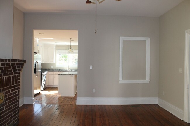 Building Photo - Gorgeous 3 Bed 2.5 Bath Home in Church Hill!