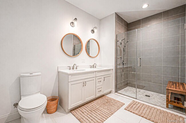 Building Photo - 247 Silver Timber Dr