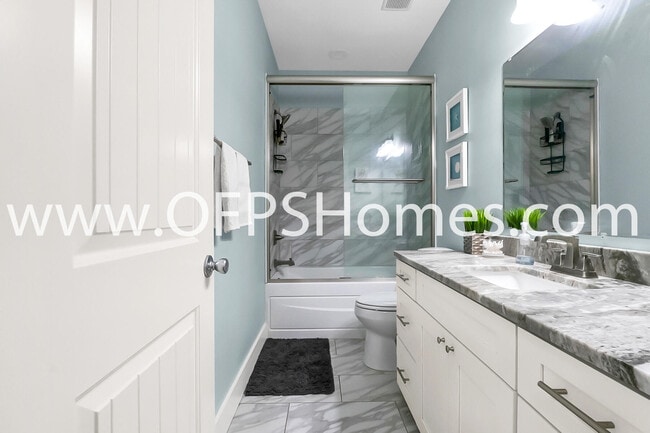 Building Photo - 712 Cypress Dr