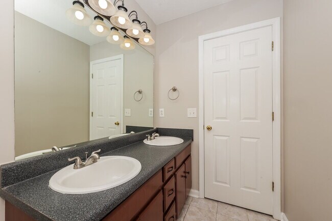 Building Photo - 6404 Wildgrove Dr