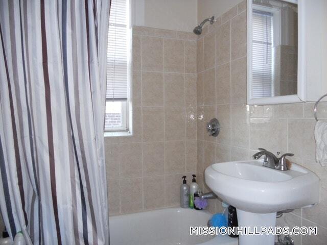 Building Photo - 895 Huntington Ave