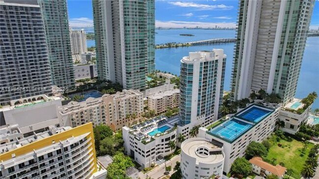 Building Photo - 480 NE 30th St