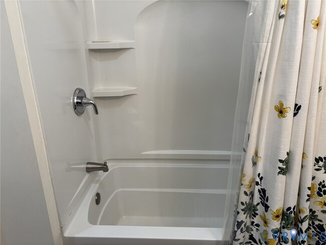 Building Photo - 3856 River Rd W