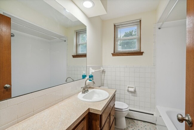 Building Photo - 5547 N Lyndale Ave