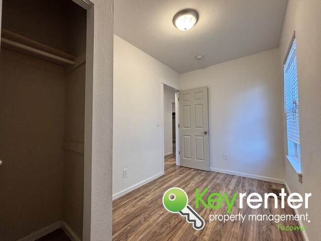 Building Photo - Modern 3-Bedroom, 2-Bath Downstairs Duplex...