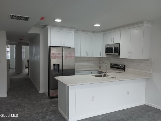 Building Photo - 199 Lark St