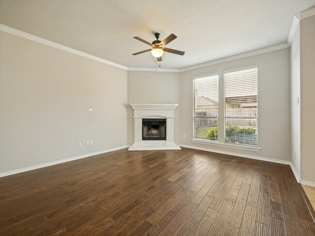 Building Photo - 3213 Hornbeam St