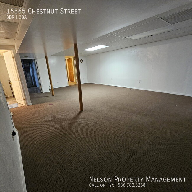Building Photo - 15565 Chestnut St