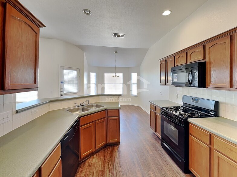 Building Photo - 386 Stennis