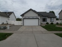 Building Photo - Don't Miss This One!