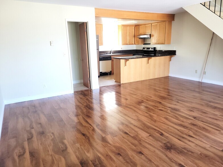 Building Photo - 1001 Seal Way