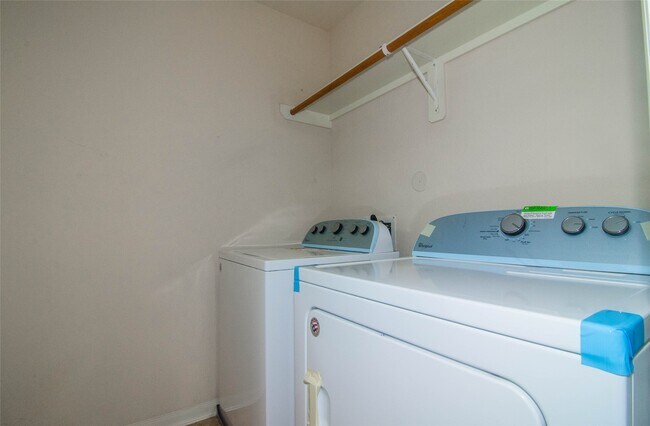 Building Photo - 3939 Calgary Cir